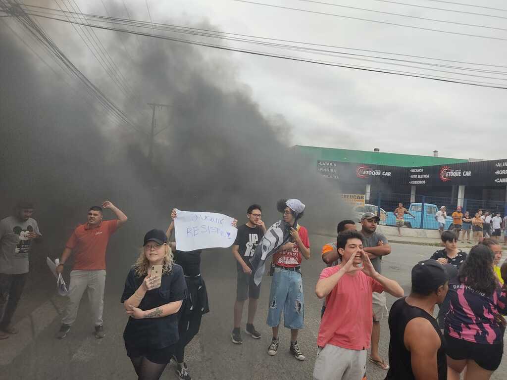 Protesto contra demolições termina em confronto com a Polícia Militar no bairro Ulysses Guimarães