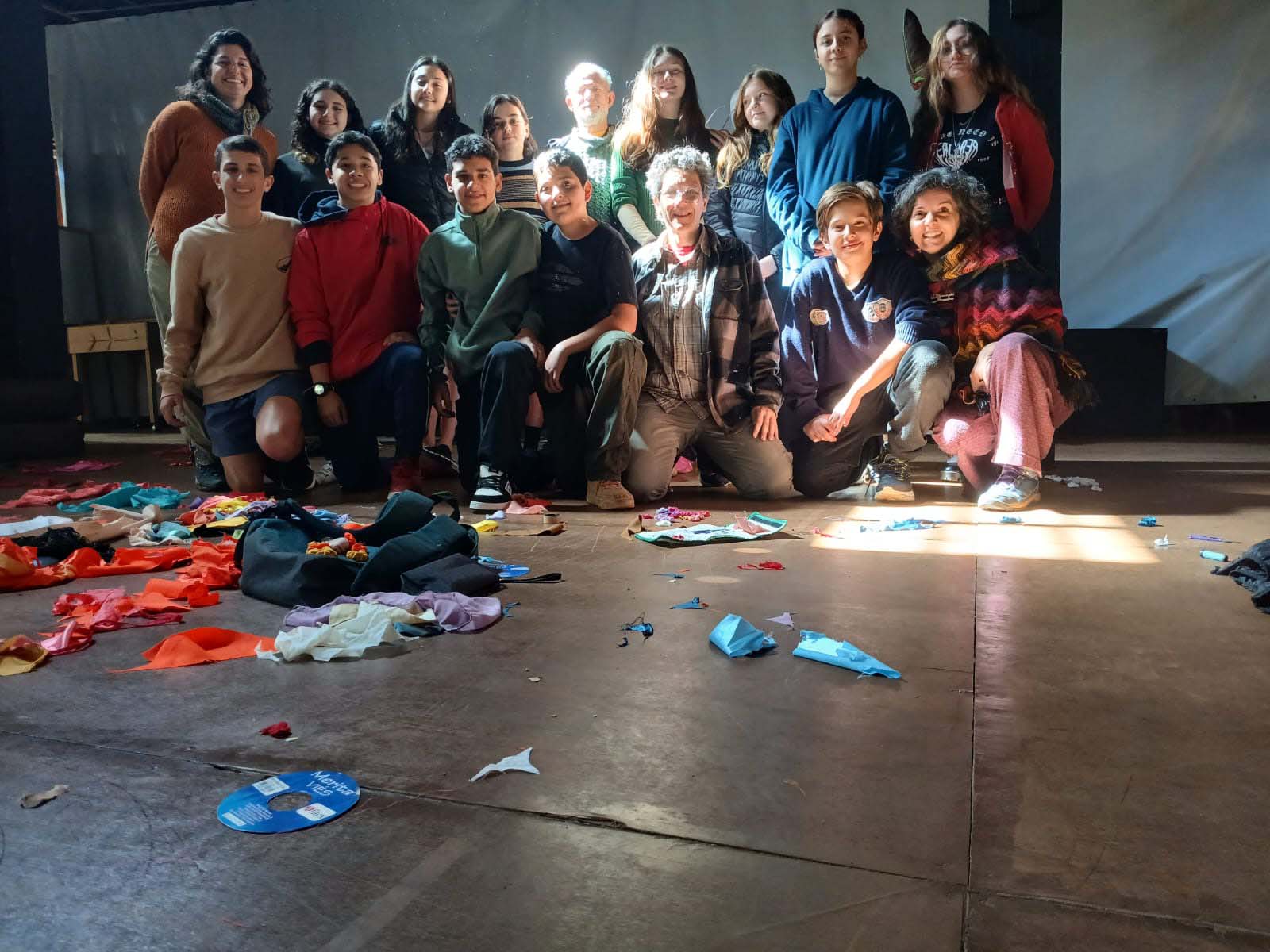 Escola monta peça de Shakespeare com alunos no encerramento do Fundamental