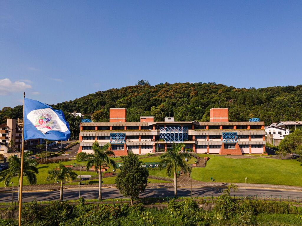 MPSC autoriza ADIN contra aumento salarial de secretários na reforma administrativa de Joinville