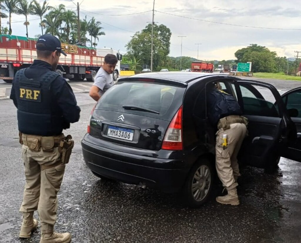 PRF auxilia parto de emergência na BR-101 em Joinville