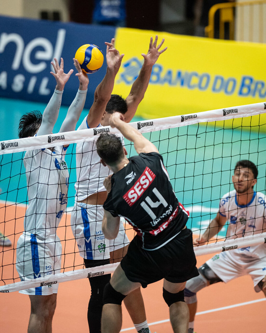 Joinville luta até o fim, mas Sesi Bauru vence no tie-break pela Superliga